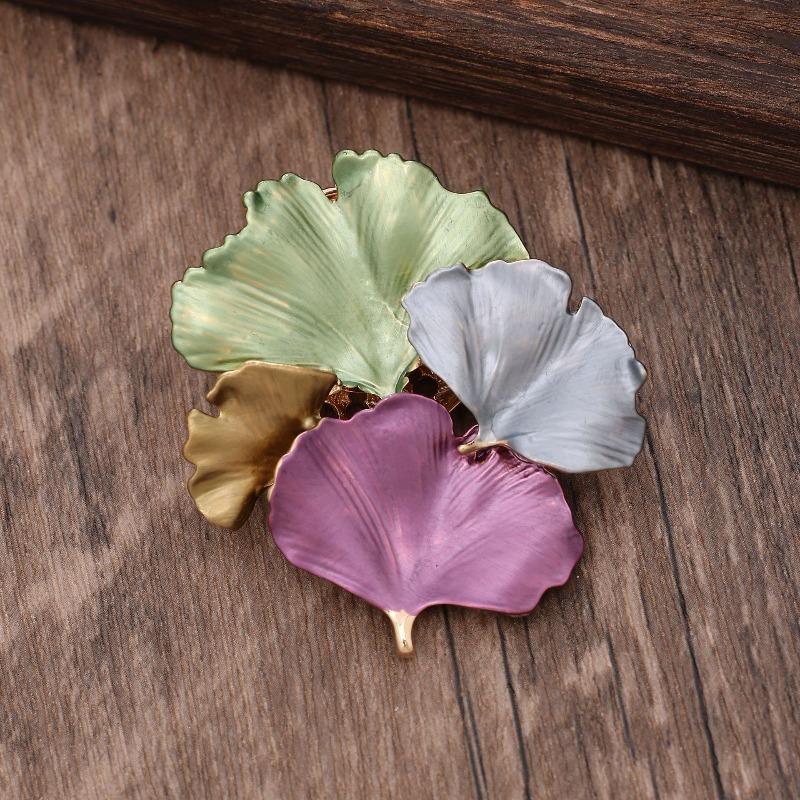 Heiß verkaufende emailierte geometrische Blume magnetische Brosche, modische kreative Blumenbrosche für Damen