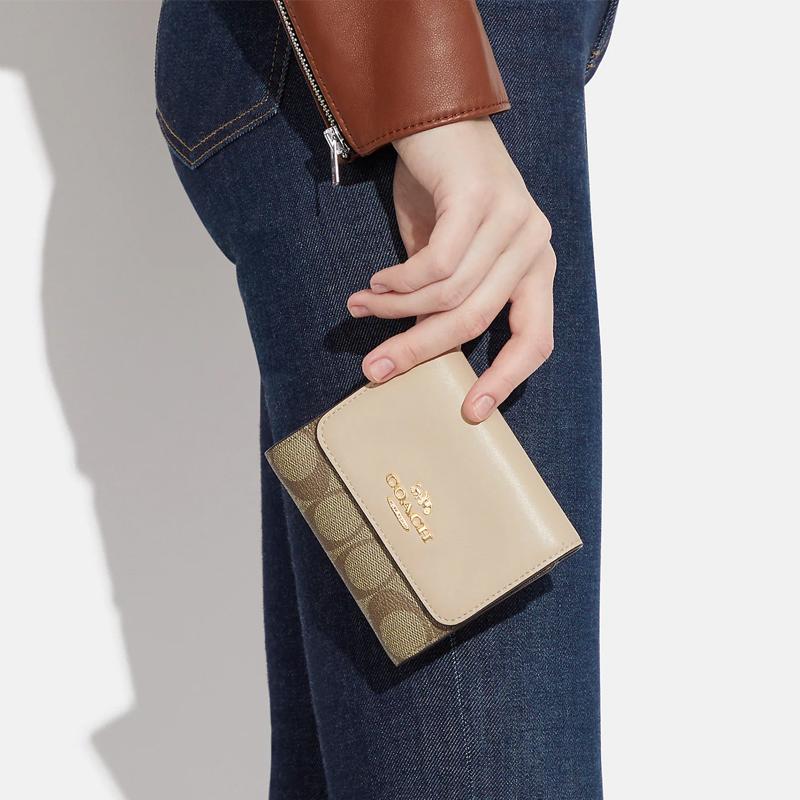 Coach Trifold Wallet 11 Classic Presbyopic Snap Closure, Canvas and Leather Card Holder Wallet, Small Size, Women's Khaki and Chalk White