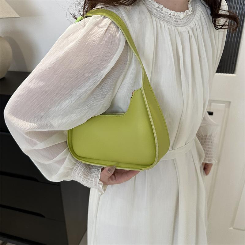 Simple 2025 New Solid Color Small Fresh Fashionable Popular Commuter Retro Chain Single Shoulder Portable Underarm Women's Bag