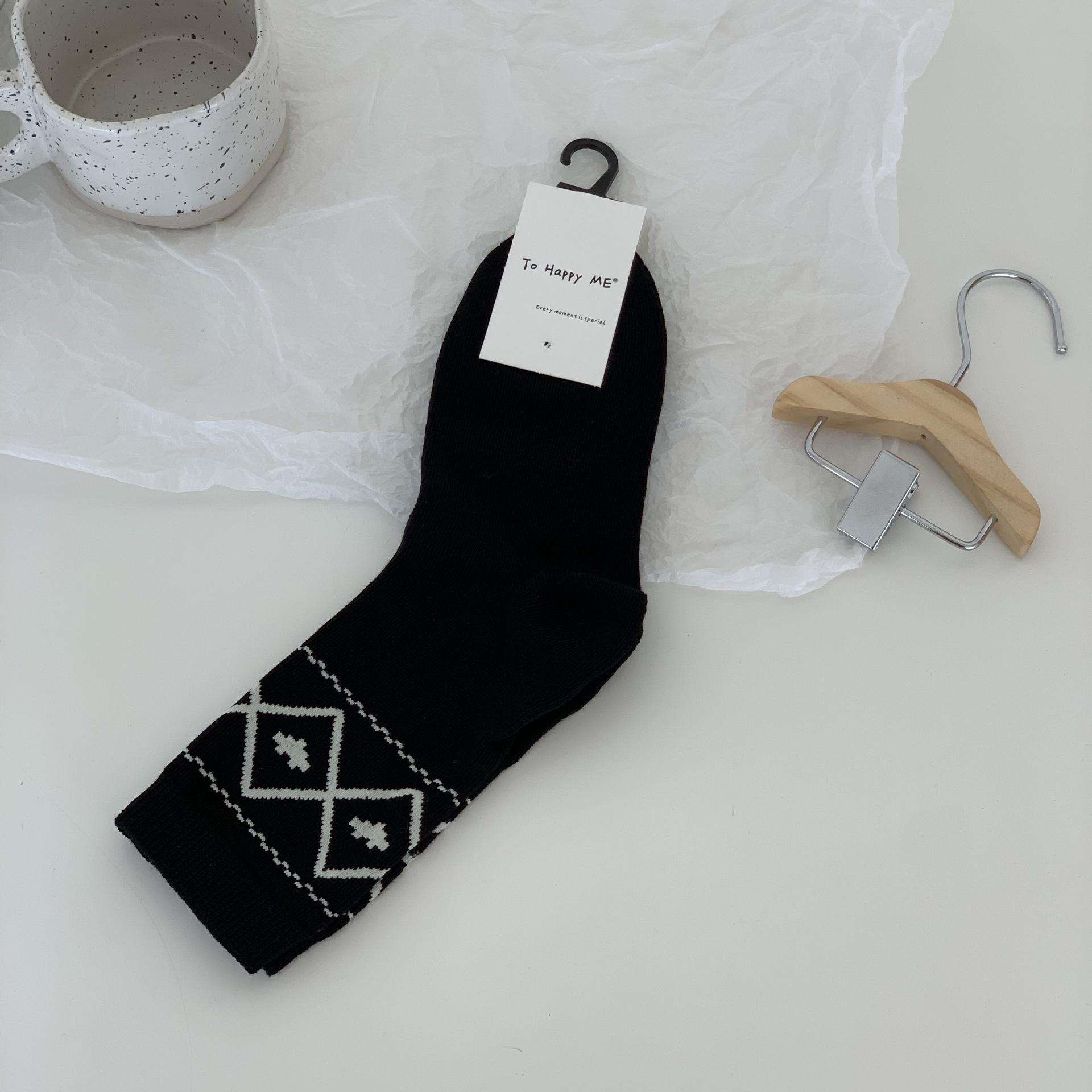 Retro Ethnic Style Diamond-Shaped Plaid Cotton Socks Niche Temperament Boneless Middle Tube Pile Of Socks One size fits all чёрный