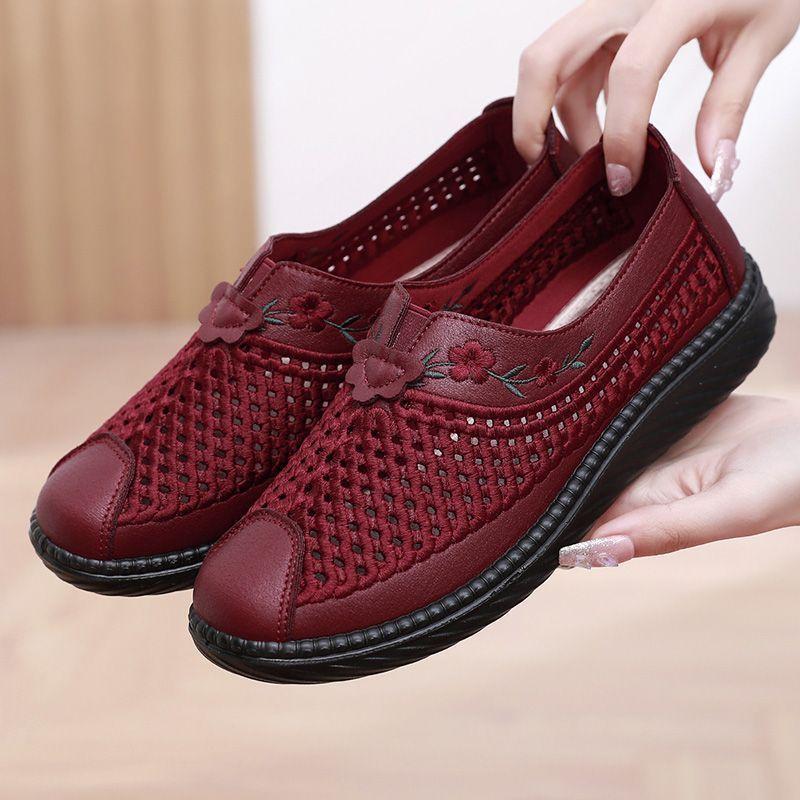 Cloth shoes women s mesh shoes breathable and non-slip soft-soled mesh mother shoes a low-heeled mother model 40 красный 2890₽