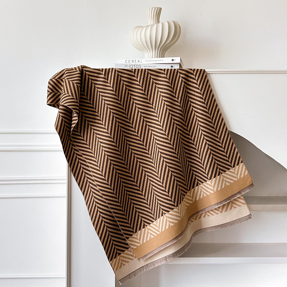 

Полосатый тонкий шарф из имитации кашемира на весну и осень, женский, с золотой нитью, легкий, роскошный, универсальная шаль, одеяло для кондиционера, легкий, роскошный, простой 185x65cm коричневый