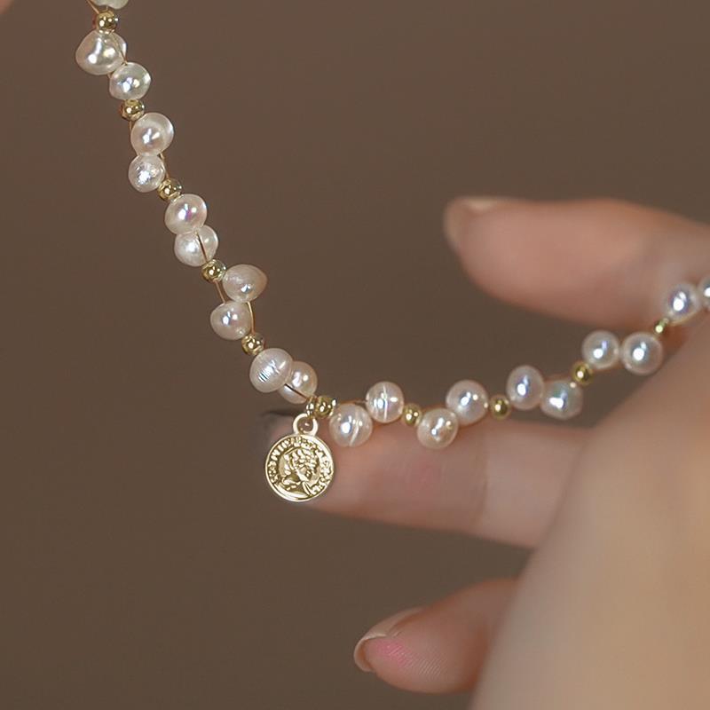 Star Style Imitation Pearl Bracelet Niche Design Retro Round Card Accessories High-end Female Hand Jewelry