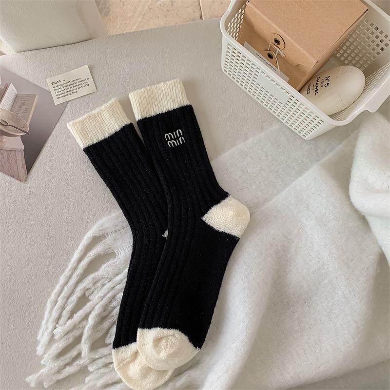 

Wool Socks, Embroidery Mid-Tube Socks, Trendy Internet Celebrities, Thickened And Warm, Winter Piles Of Socks, Confinement Socks One size fits all чорний