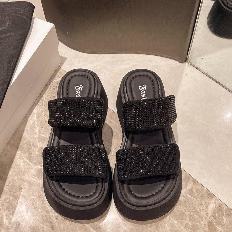 Fashion Glitter Slides Slippers Soft Shoes Woman 2024 Pantofle Rubber Flip Flops Shale Female Beach Low Platform Jelly Comfort Summer Ne