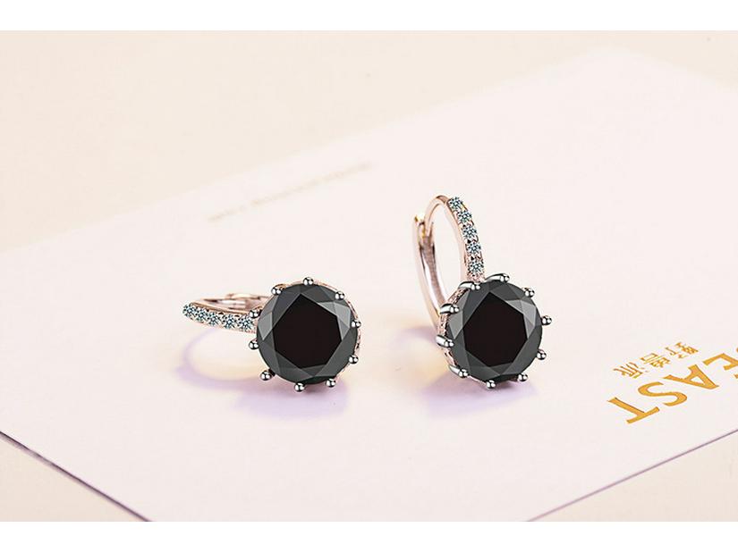 Elegant Multicolored Diamond Earrings for Women: Simple, Versatile, and Sophisticated