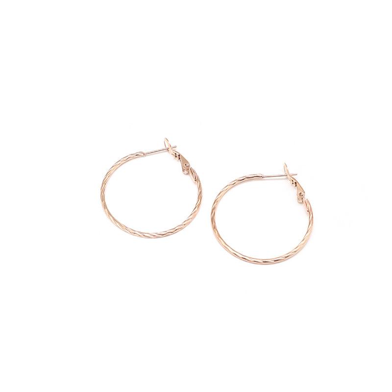 

Простые и преувеличенные простые круглые металлические витые серьги в форме венка для женщин