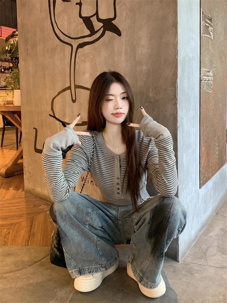 Women's High-End Striped Buttoned Long-Sleeve Cropped Top