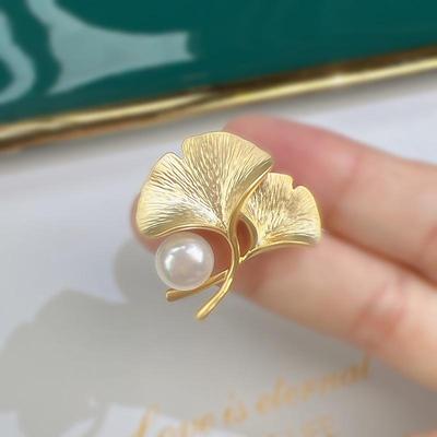 Gold-Plated Frosted Ginkgo Leaf Brooch with Pearl - Elegant & Stylish Design