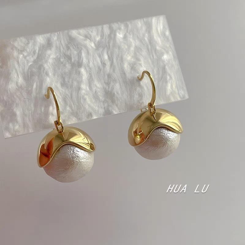 Pearl Earrings Women's High-end Earrings Ear Jewelry High-end Stud Earrings Niche Design Light Luxury