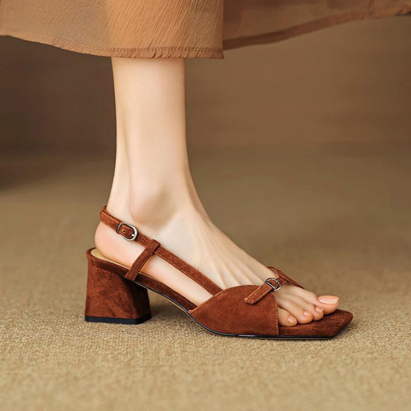

Повседневные новые сандалии на среднем толстом каблуке большого размера летние женские сандалии с открытым носком квадратный носок однотонные кожаные подошва из говяжьей кожи мягкая подошва 33 коричневый