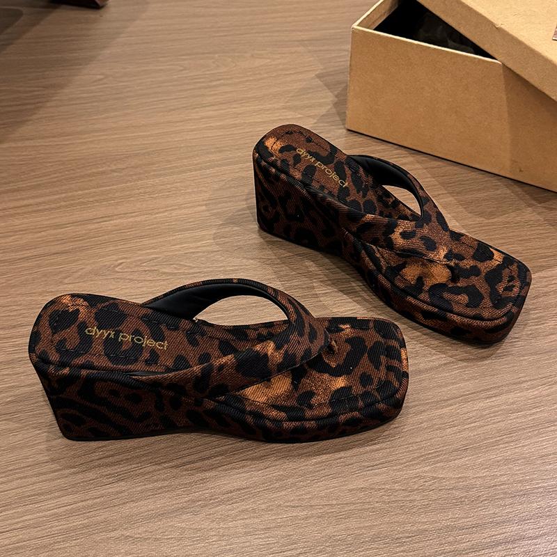 Platform Thick Sole Women`s Slippers 2026