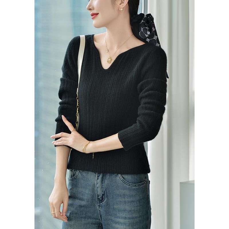 2026 Women's V-neck Cashmere Sweater: Autumn/Winter Long Sleeve Knitwear, Slimming Solid Color Base Layer.