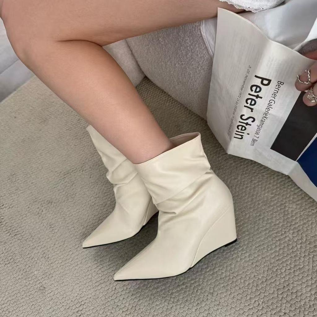Pointed Patent Leather Black Short Boots for Women In the Autumn and Winter of 2025, New Thin Heel Short Boots, Medium Heel Thin Boots, Bare Boots