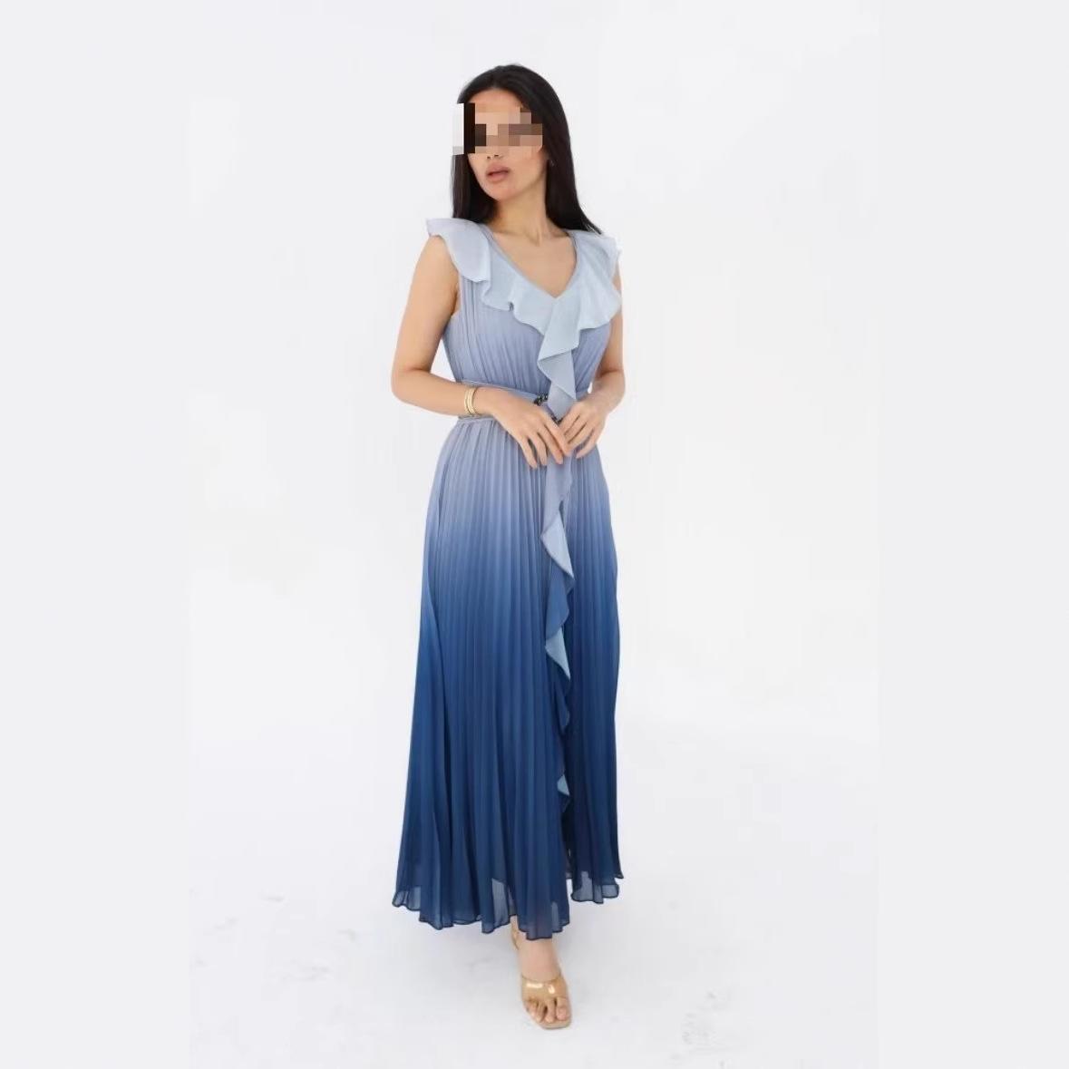 

2025 autumn and winter women s wavy pleated gradual change color dress S