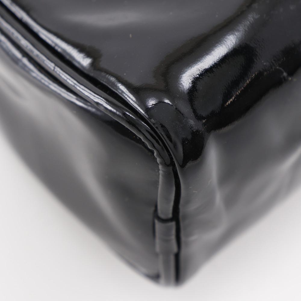 Chanel Saszetka Camelia czarna emalia Kobiety Używana