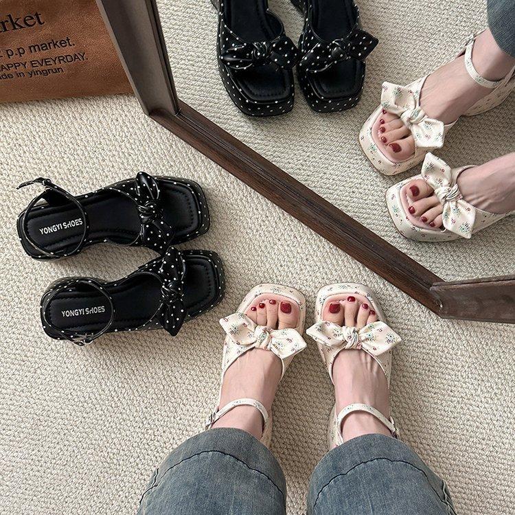 French small floral wedge heel platform sandals women's outer wear 2025 new summer small height increase skirt Roman shoes