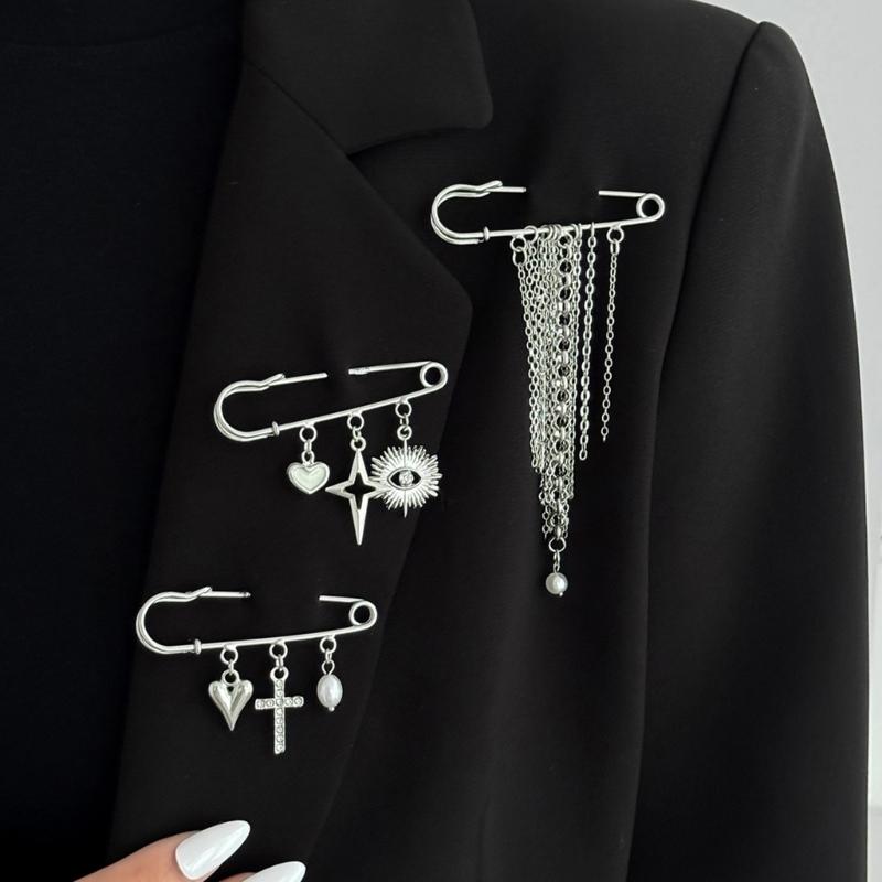 Elegant Brooch Pin Featuring Tassels and Chain Detail Decorated by Imitation Pearls for Personalizing Garments