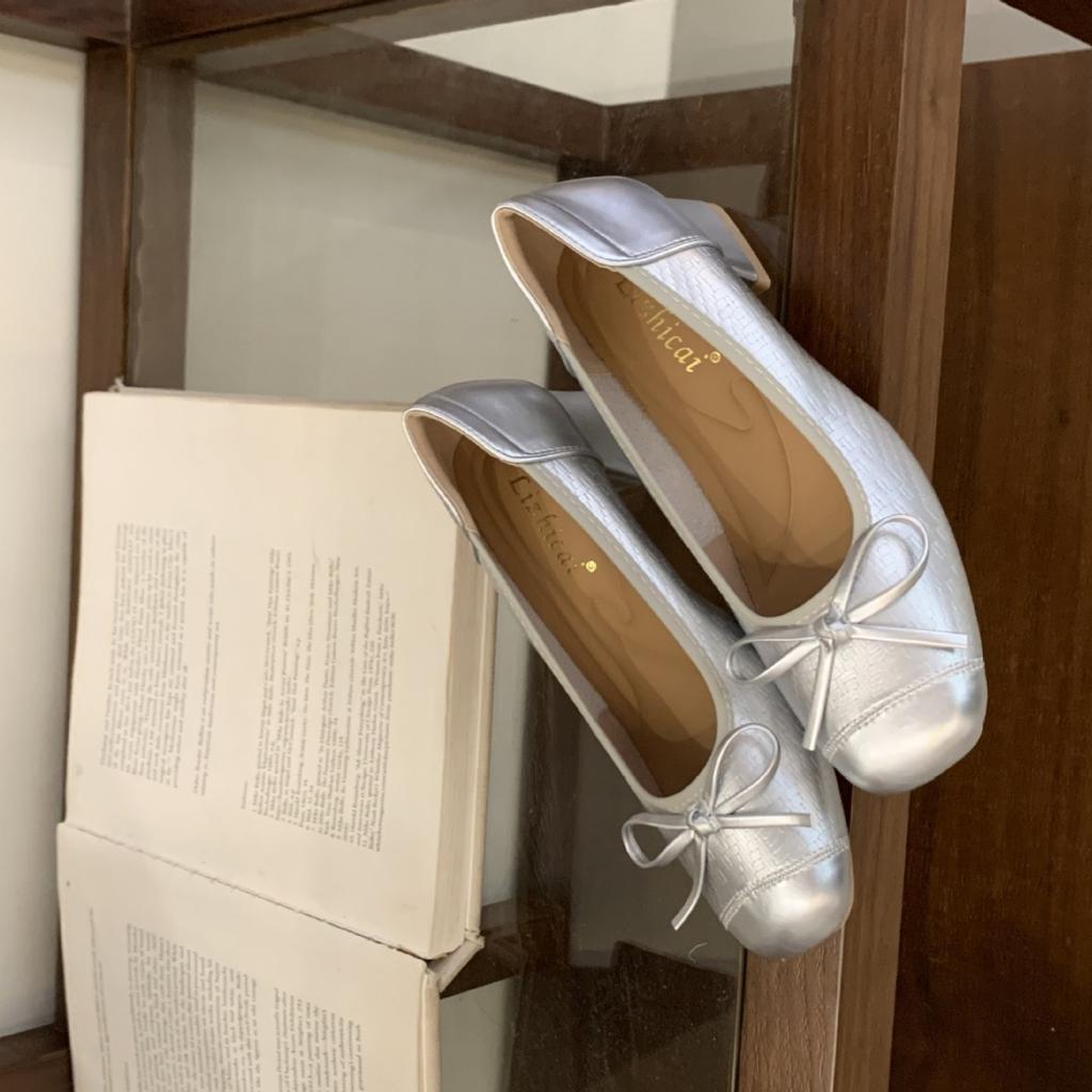 Soft and thick-heeled women's shoes 2025 autumn new products, Dongdaemun, South Korea, personalized embossed square head, shallow mouth commuting OL