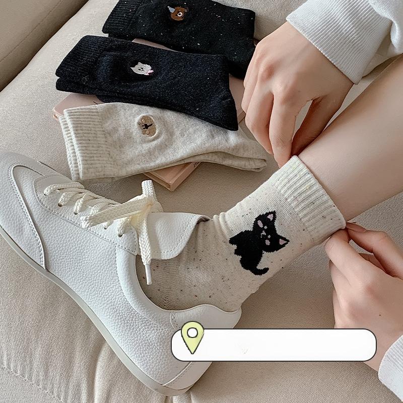 Female Spring and Autumn Cartoon Point Yarn Boneless Tube Socks