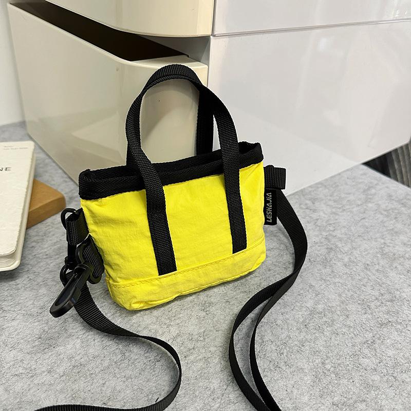 

Daily commuter tote shoulder bag 2025 spring/summer new niche design fashion personality shoulder bucket bag жовтий