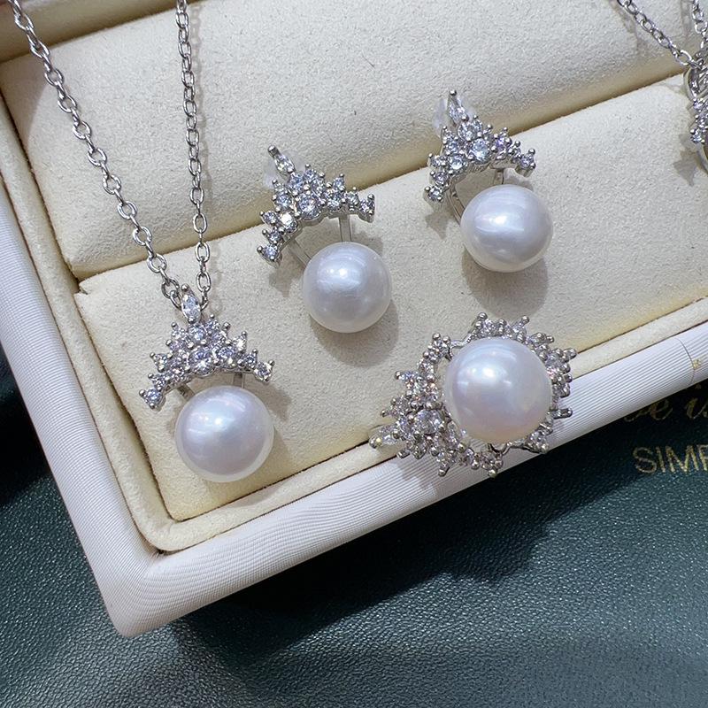 Luxurious Freshwater Pearl Ice & Snow Set: Textured, Niche, Versatile Fashion.