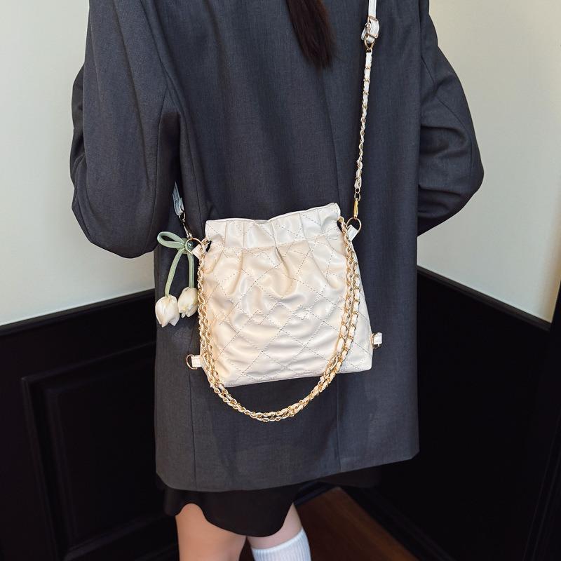 Spring and Summer New Fashion Classic Diamond Chain Bag High-end Shoulder Backpack Portable Messenger Bucket Bag
