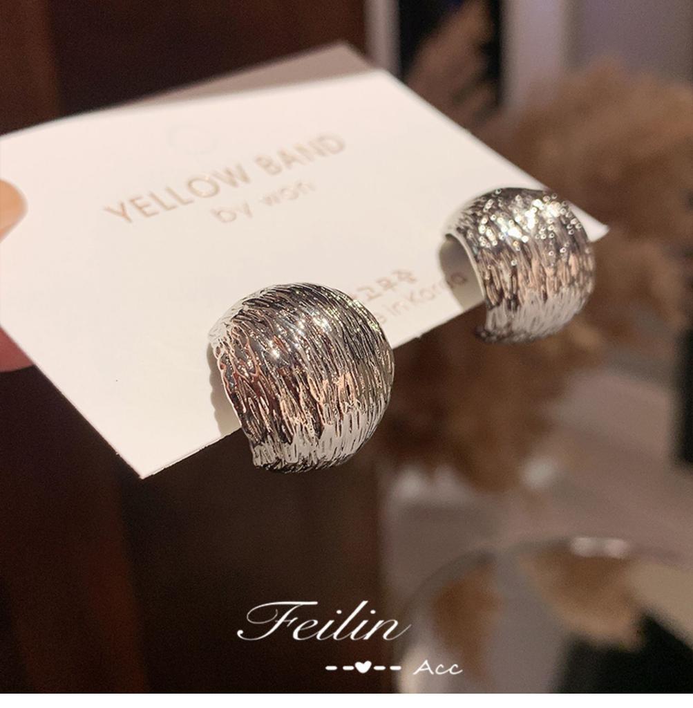 Earrings exaggerated high-end sense light luxury earrings women's niche design sense cold wind studs 2021 autumn and winter