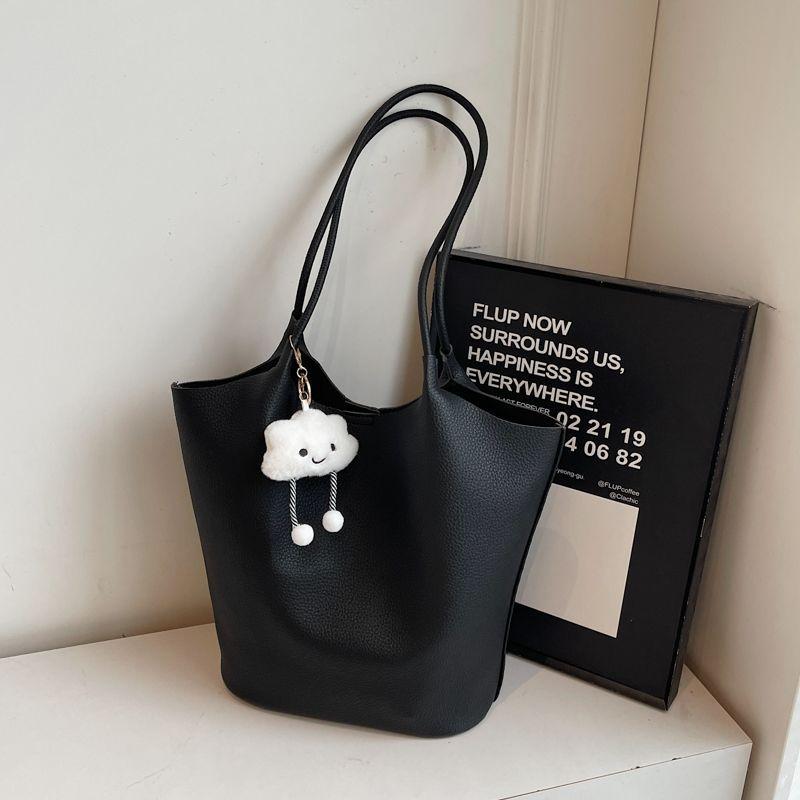 Casual and Versatile Tote Bucket Bag Women's 2025 New Spring and Summer Large Capacity Commuter Shoulder Bag Student Class Bag