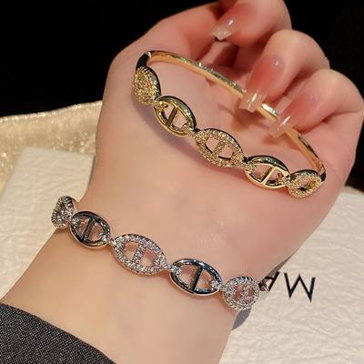 New Electroplated Bracelet with Micro Inlaid Zircon, Fashionable, Luxurious, and High-end Jewelry