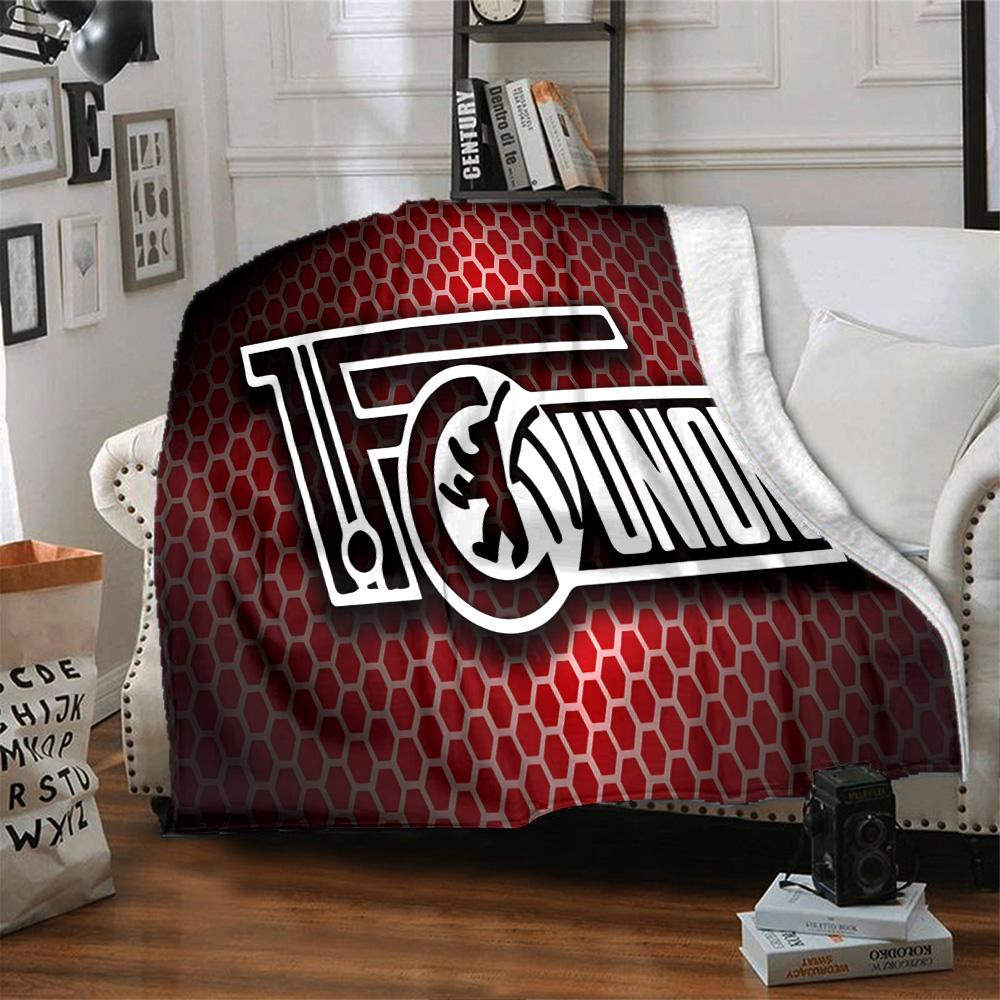 Fußball-Verbands-Emblem Flanelldecke, Weiches Polyester, Modernes Design, Ganzjahresnutzung für Camping, Reisen, Geschenke für Feiertage oder Geburtstage