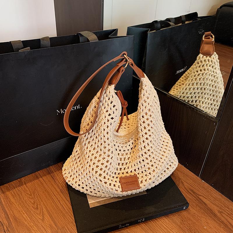 Beach Travel Large-capacity Shoulder Bag Women's 2025 Summer New Handwoven Bag Fashion Commuter Messenger Bag