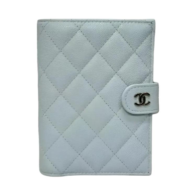 

Chanel 24K Classic Double C Logo Quilted Glossy Calfskin Passport Holder Women accessories Blue AP3791-B10583-NAGEP Gift Set(Basic Set+Box+Shopping Bag)