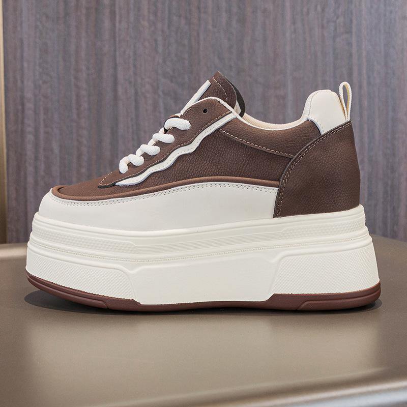 Board shoes 2026 autumn new style sports and leisure versatile thick soled sponge cake women's shoes trend
