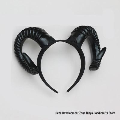 Diadema oscura con cuernos de diablo para Halloween, ideal para cosplay y juegos de rol.