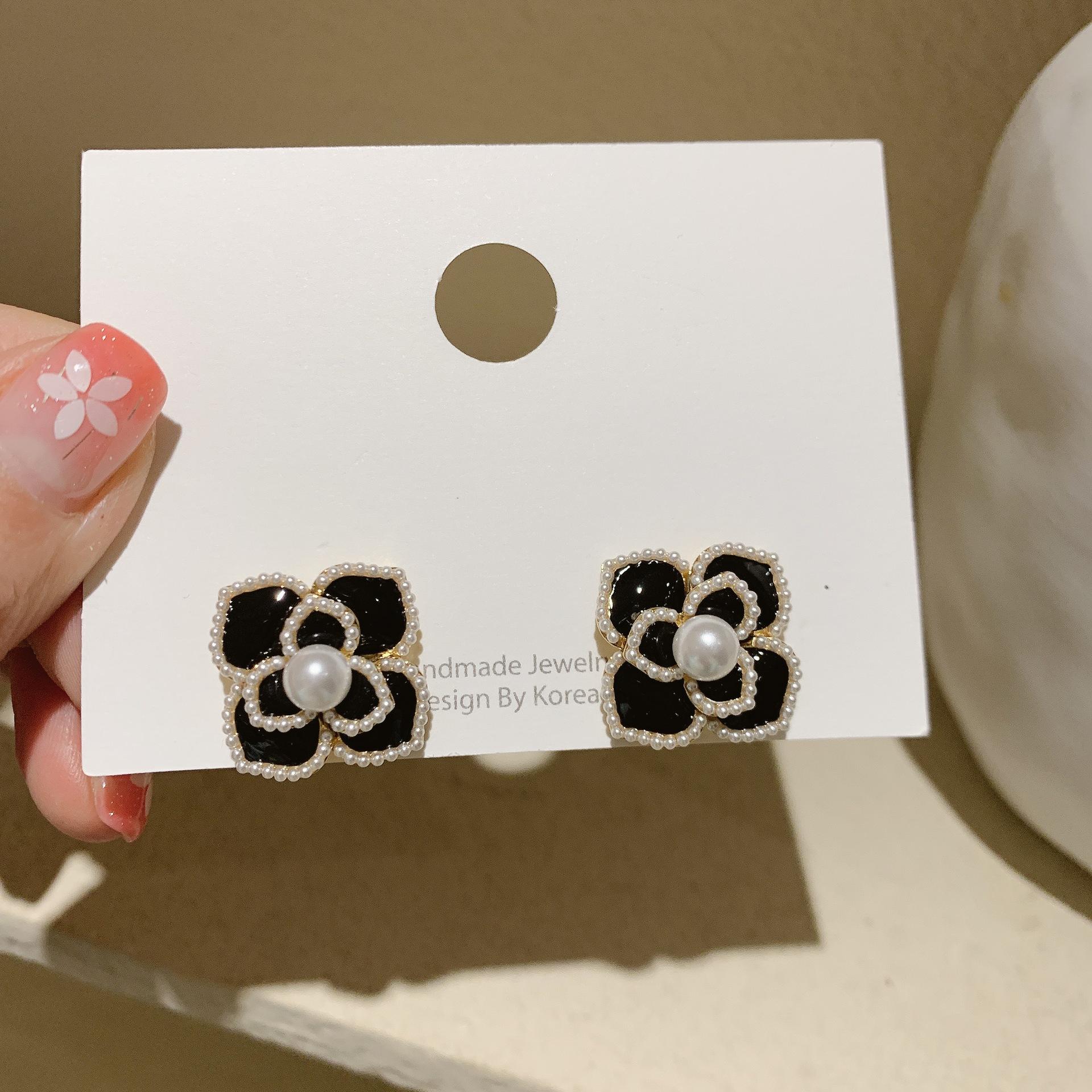 

Camellia Flower Pearl Enamel Earrings Retro Flower Female Trend Pearl Pearl Flower Ear Studs Jewelry Gift
