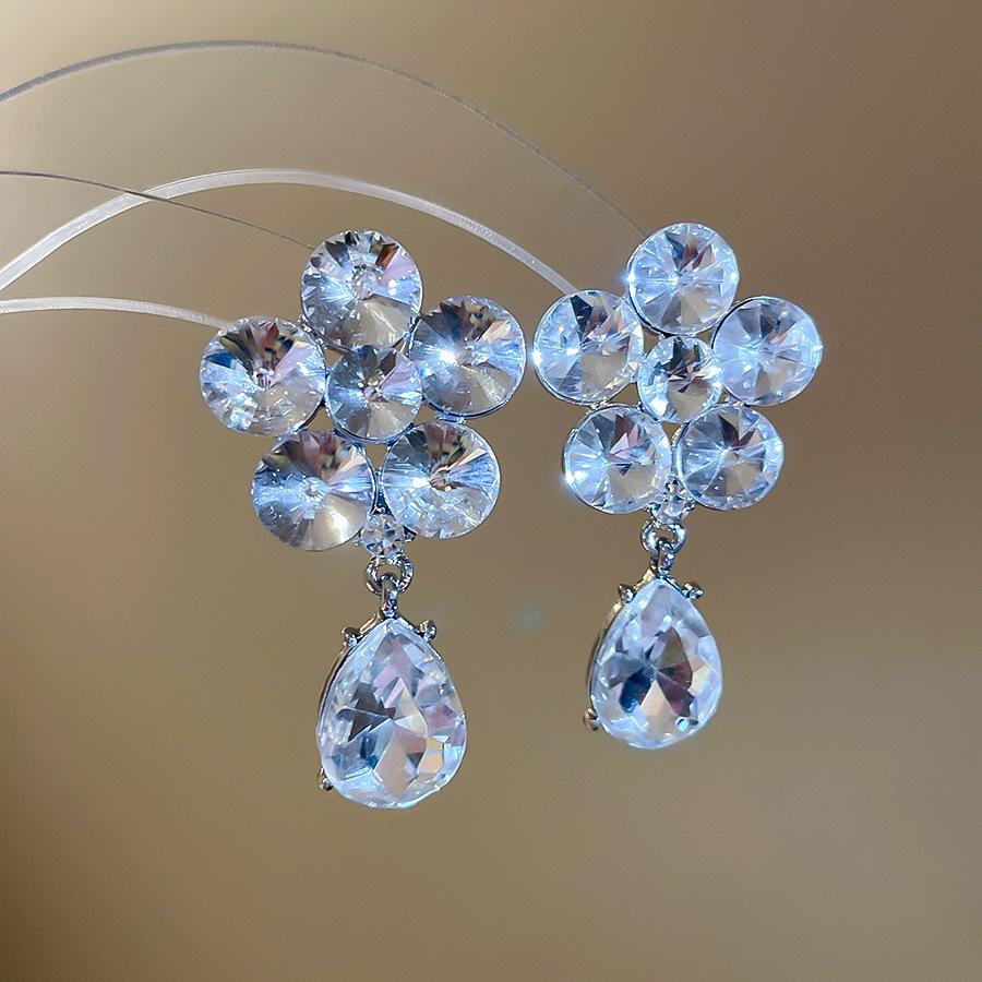 

Silver Needle Diamond Flower Water Drop Pendant Earrings Necklace Set Court Style Collarbone Chain Jewelry Women
