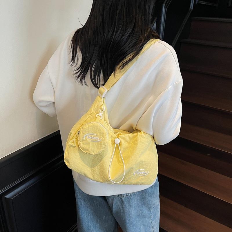 Fashion Drawstring Pleated Bag Messenger Bag Women's Large-capacity Korean Casual Shoulder Bag Student Lazy Wind Tote Bag