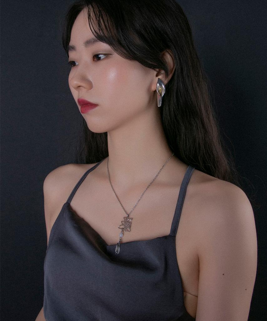 Miae Lotus Chain Necklace