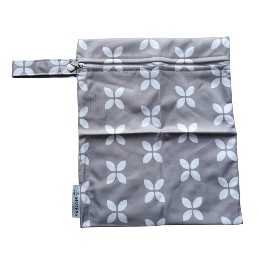 Waterproof Single Pocket Reusable Wet Diaper & Sanitary Napkin Bag