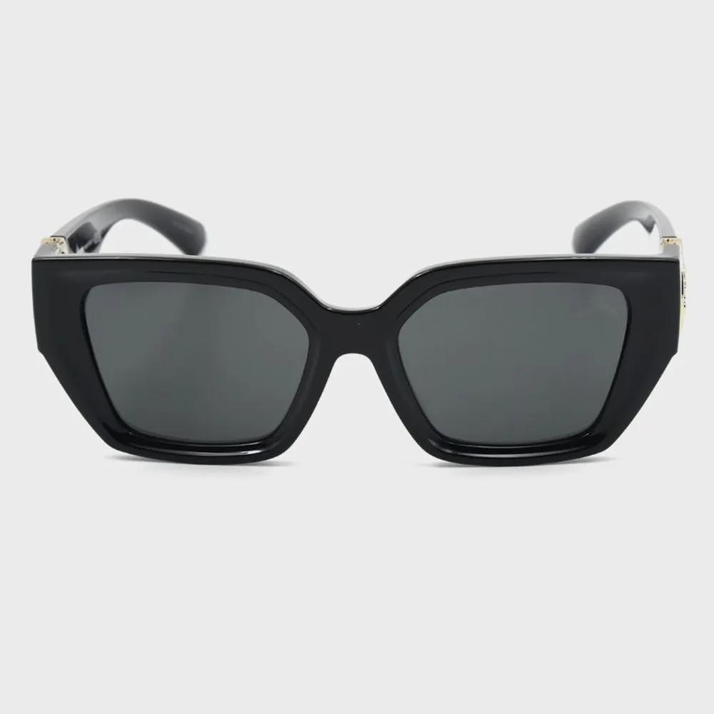 

Burberry Sunglasses B4472-U B4472-U 3002/73