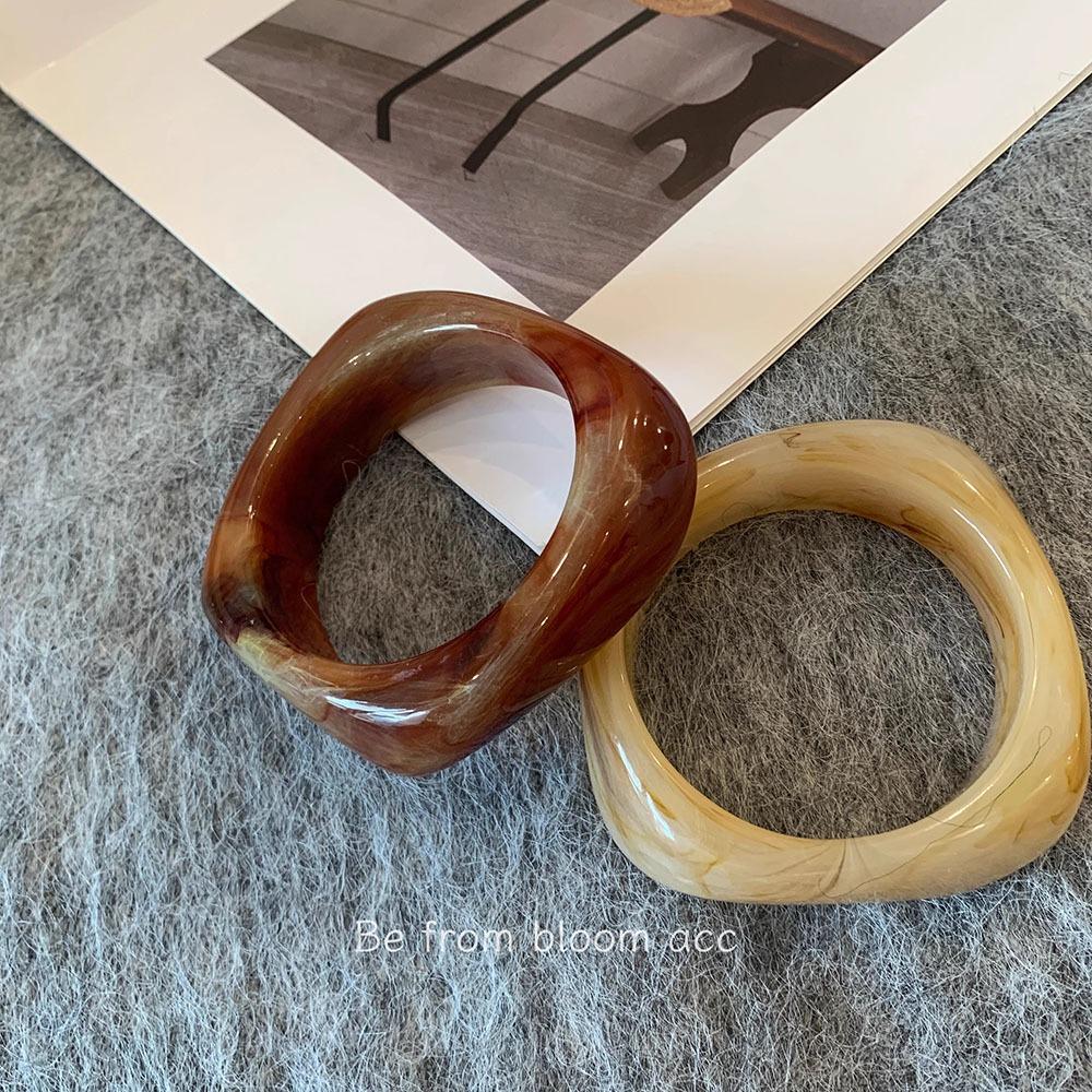 

Большой мраморный узор в европейском и американском стиле, преувеличенный акриловый браслет черепахового цвета. Широкий персонализированный квадратный браслет во французском стиле.