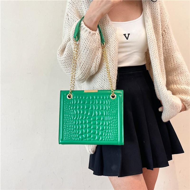 Trendy Vintage Small Chain Crossbody Bag For Women In Stylish Black And White Colors