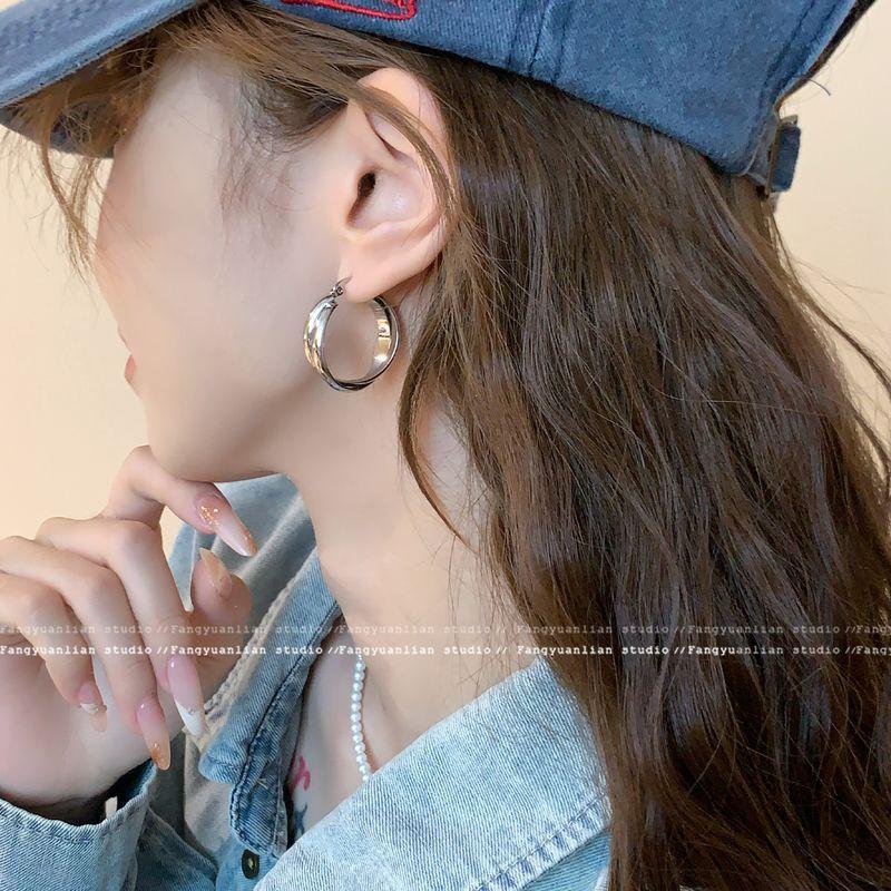 European and American Style Retro Metal Sunflower Earrings for Women 2026 New Niche Minimalist Style Hoop Earrings Exaggerated Ear Accessories