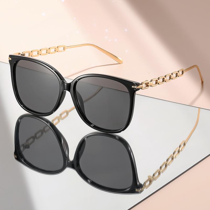 Trendy And Fashionable Ladies Wear Sunglasses In Their Daily Life To Feel High-End Uv Protection And Sun Protection