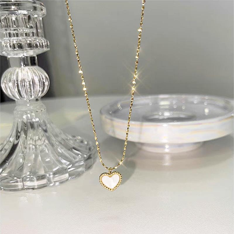 Light Luxury Versatile White Shell Love Titanium Steel Necklace Simple Sweet Lip Chain Peach Heart Pendant Stainless Steel Collarbone Chain