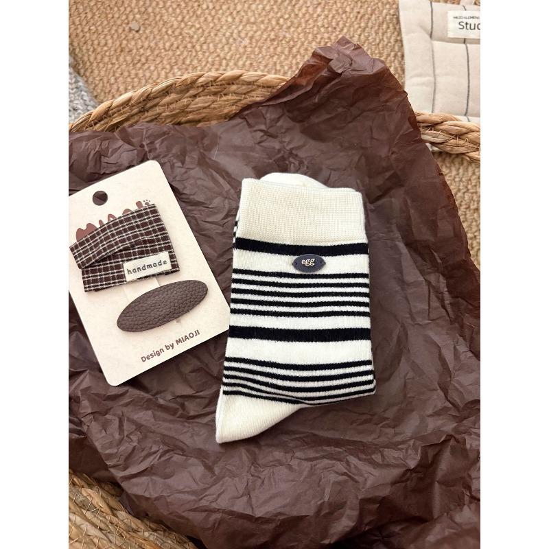 Female Spring and Autumn Retro Color Striped Buttons Boneless Pile Pile Cotton Socks