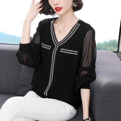 Women's Black Chiffon Spliced Knitted V-Neck Pullover: Loose-Fitting, Long-Sleeved Spring Commuter Top.