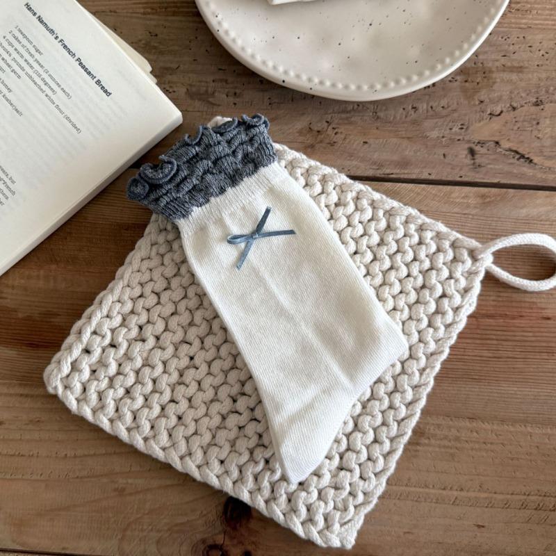 

Female Autumn New Product Cake Mouth Roll Edge Bow Collision Color Tube Stack Socks 1 pair белый