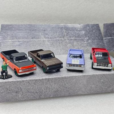 GreenLight 1:64 Multi-Car Perspective View - Jamboree Truck Simulated Mini Car Model Collection Gift Desktop Ornament Toy